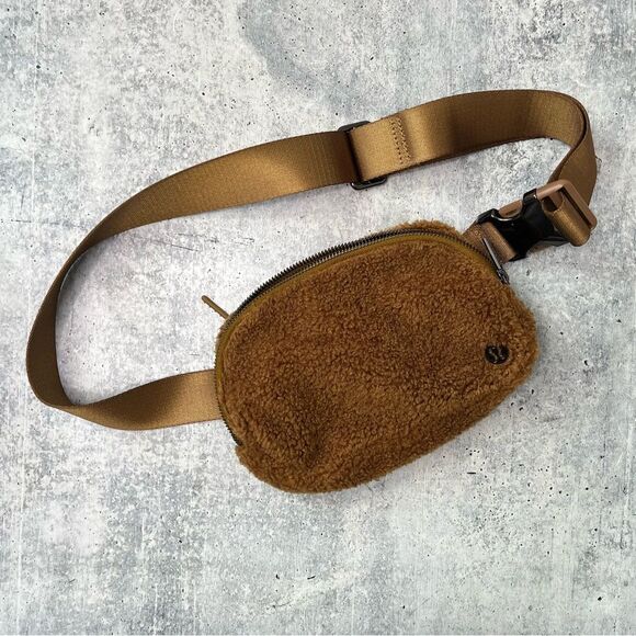 Lululemon Everywhere Belt Bag Burnt Caramel - Picture 1 of 9